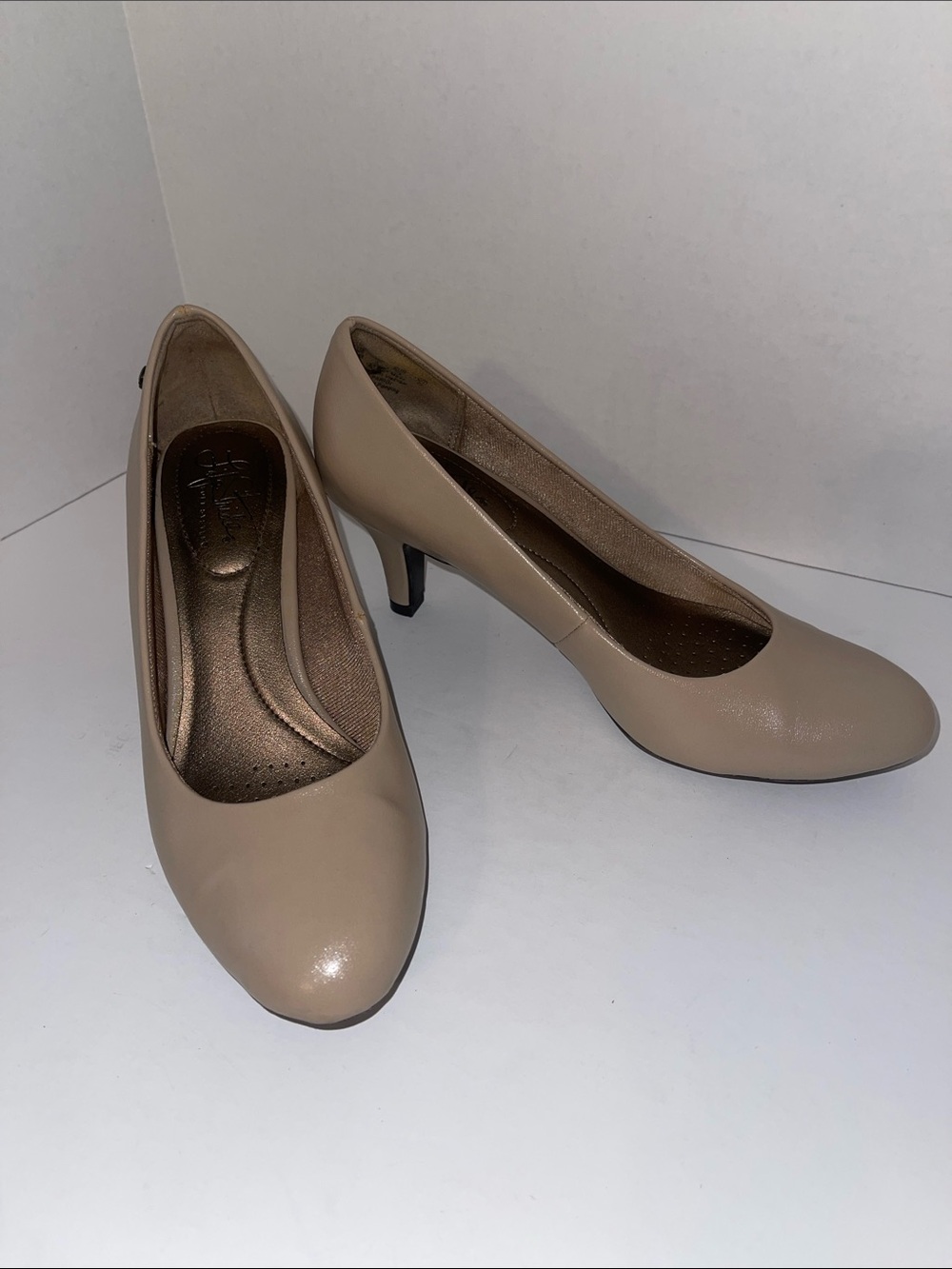 Life Stride Soft System Classic Women's Nude Pumps - Elegant Everyday Heel